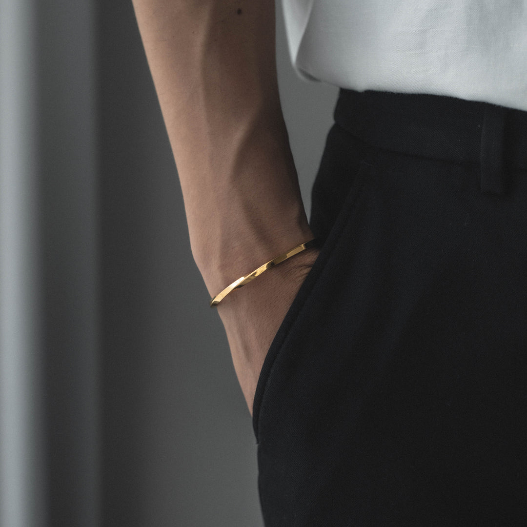 twisted bangle b1