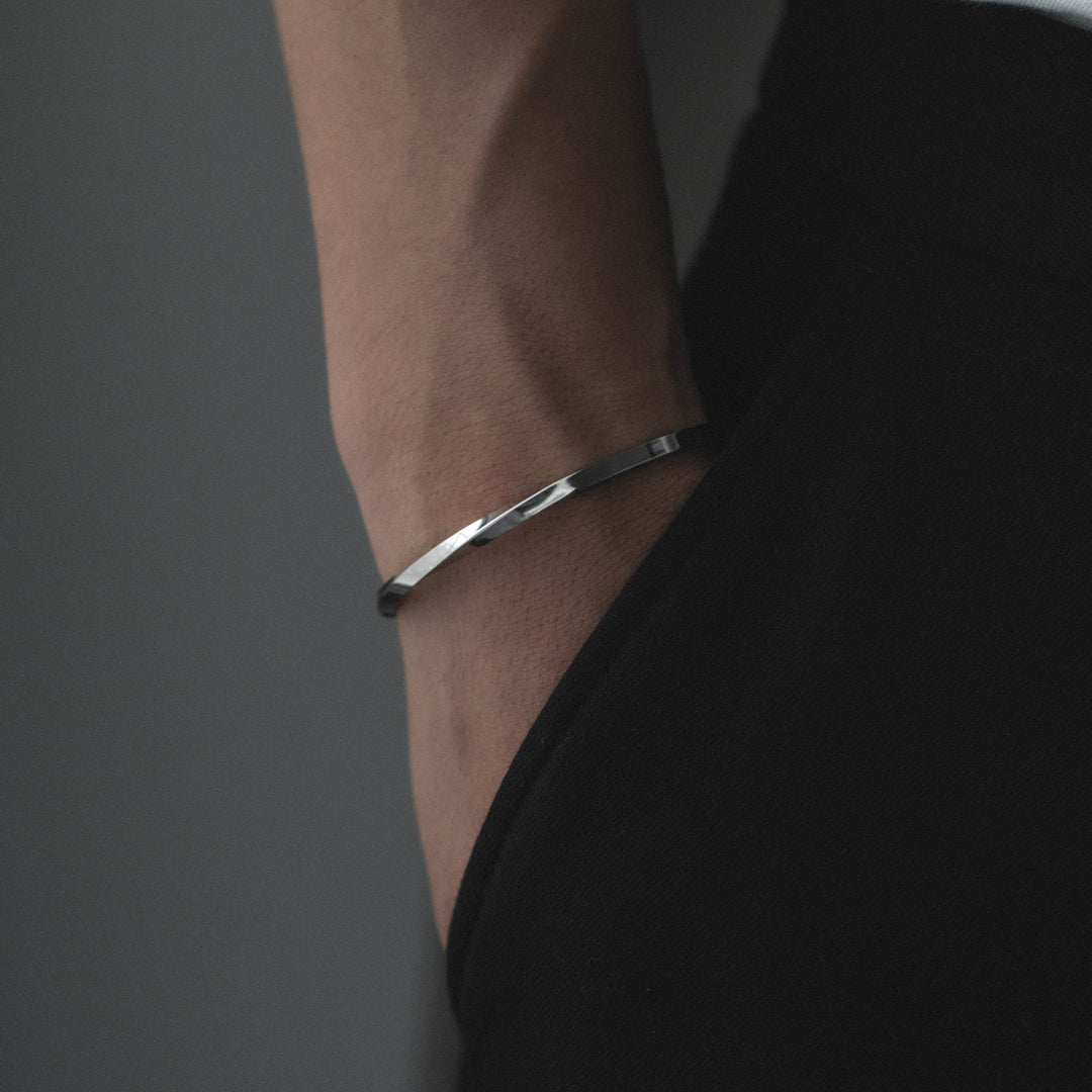 twisted bangle b1