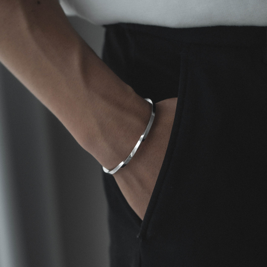 twisted bangle b1