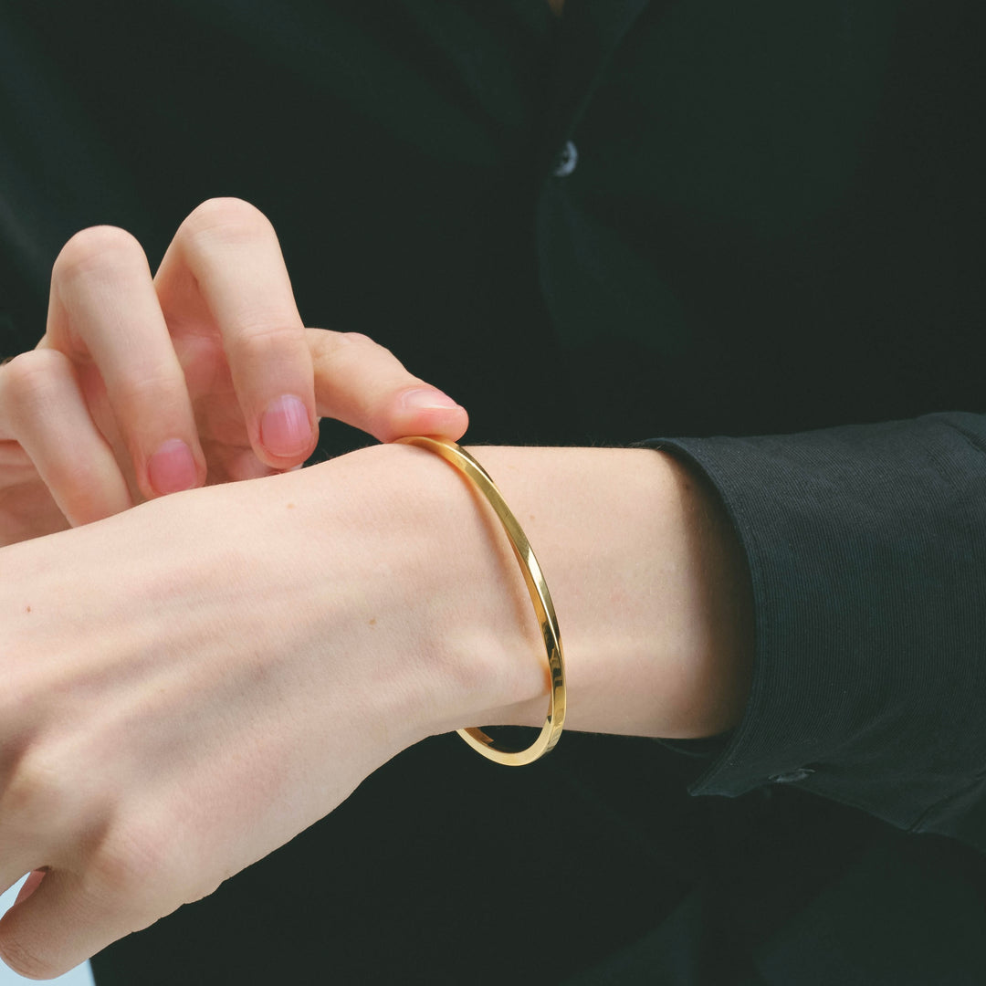 twisted bangle b1