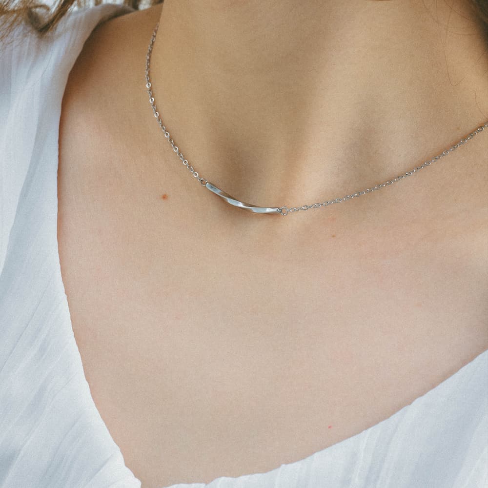 Arc Bar Necklace n9