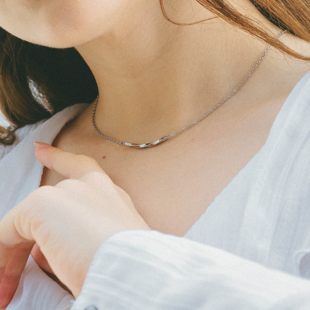 Arc Bar Necklace n9