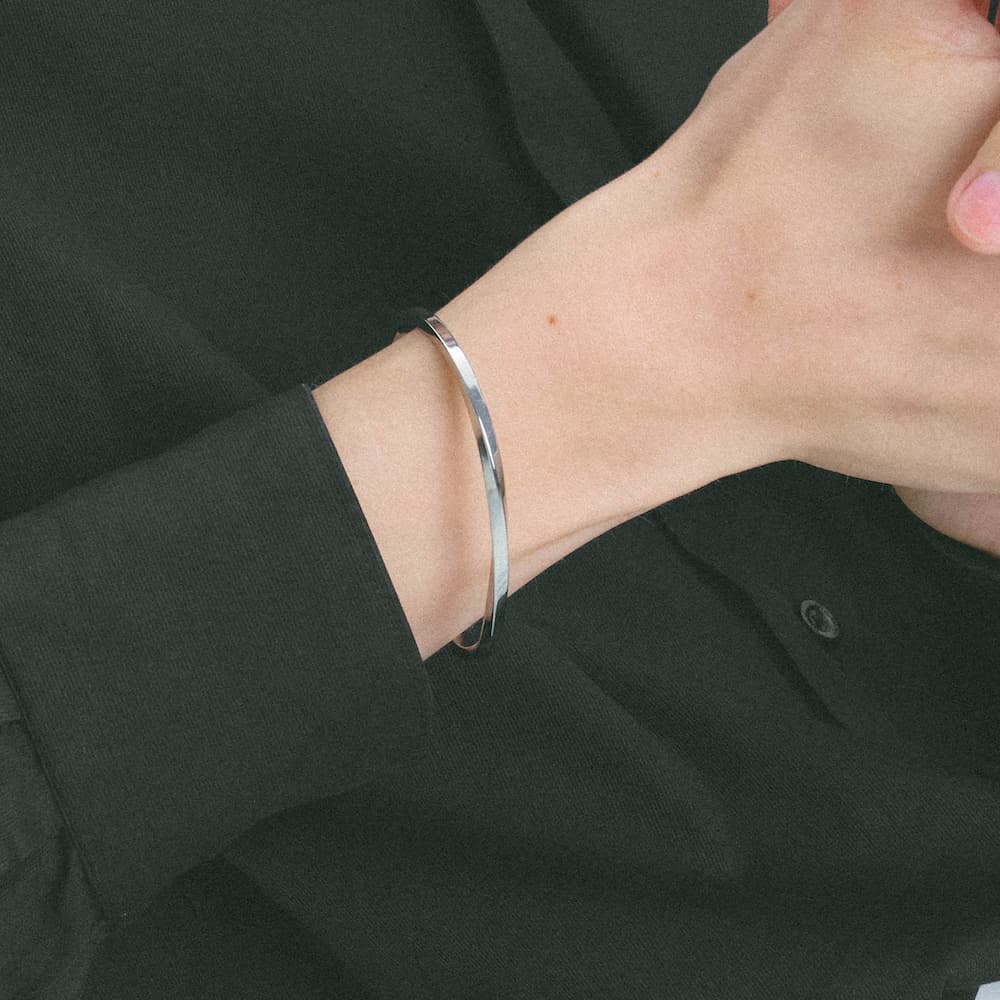 twisted bangle b1