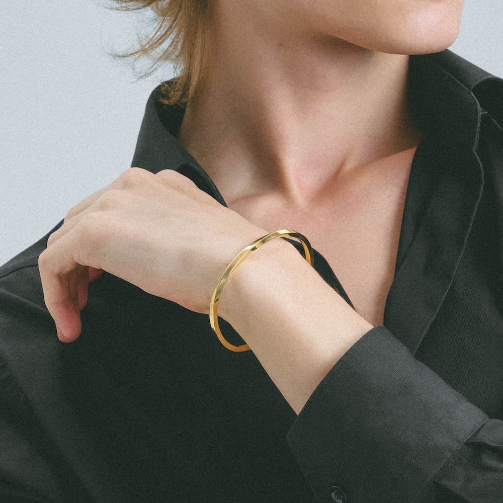 twisted bangle b1